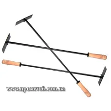 Скребок для чищення з дерев'яною ручкою